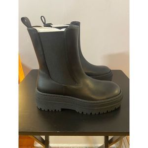 Good American Black Leather Women’s Boot Size 7.5 New in Box